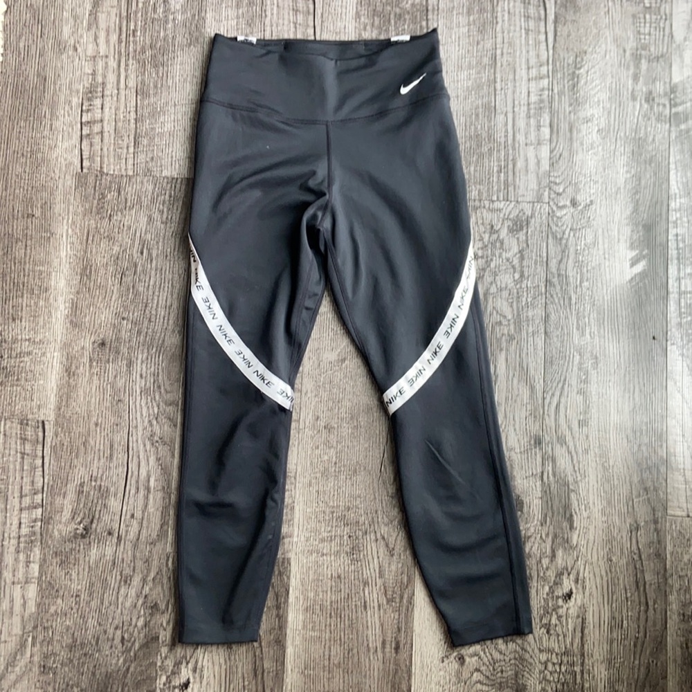 Nike Mid Calf Legging